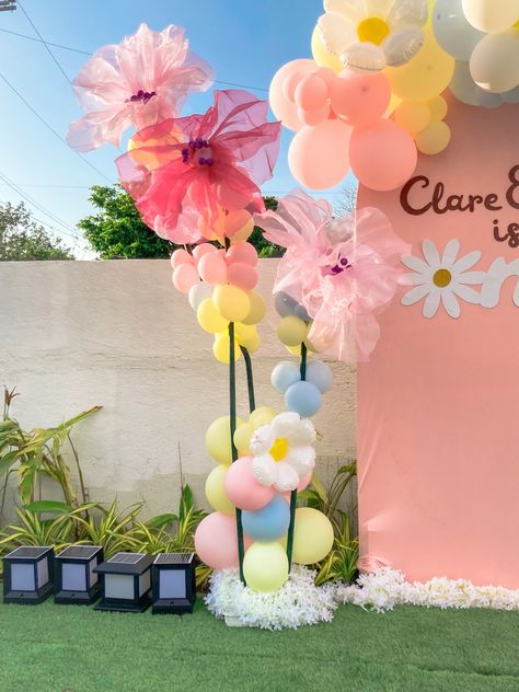 Pink giant flower standee | purple giant flower standee | big flower standee | organza big flowers Giant Flowers And Balloons, Giant Flower Backdrop, Fairy Garden Birthday Party, Party Setup, Garden Party Birthday, Garden Birthday, Organza Flowers, Flower Party, Giant Flowers