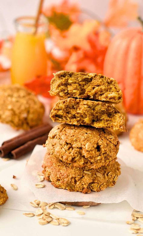 Healthy Pumpkin Oatmeal Cookies (4 Ingredients, No Eggs, No Oil) - The Conscious Plant Kitchen 4 Ingredient Pumpkin Cookies, Healthy Fall Cookies, Fodmap Cookies, Pumpkin Oat Cookies, Oatmeal Cookies Healthy, Gf Bars, Healthy Pumpkin Cookies, Healthy Pumpkin Oatmeal, Energy Recipes