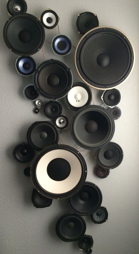 Speaker Wall, Bar Deco, Home Music Rooms, Projects To Sell, Music Studio Room, Music Room Decor, Diy Projects To Sell, Deco Originale, Studio Room