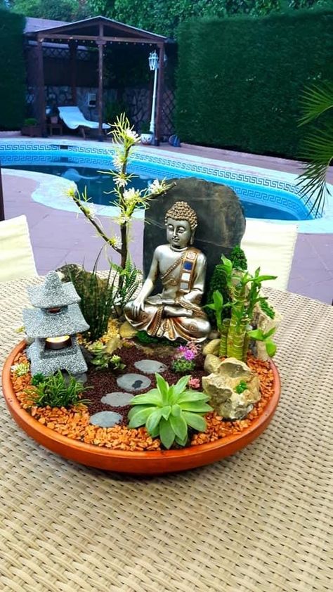 Mini Jardin Zen, Buddha Garden Ideas, Miniature Zen Garden, Buddha Home Decor, Fairy Garden Pots, Mini Zen Garden, Buddha Garden, Zen Garden Design, Buddha Decor