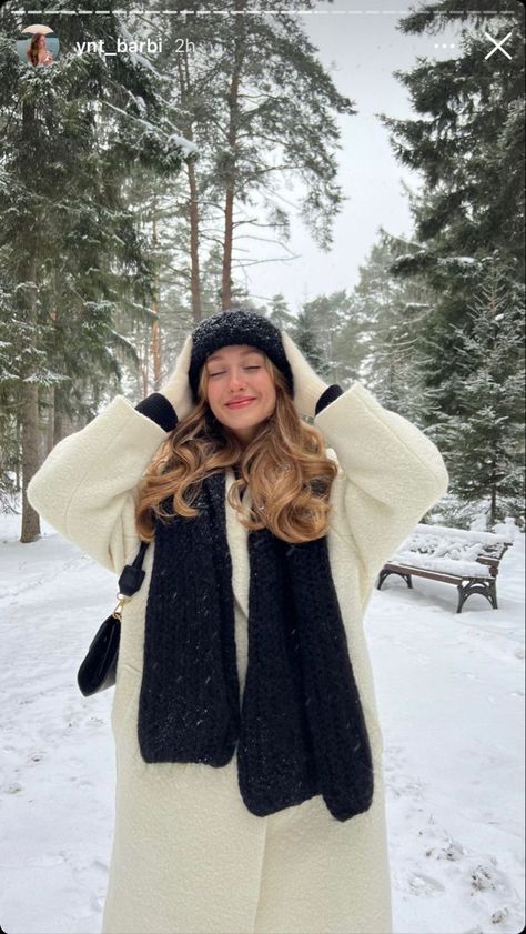 Eurotrip Outfits, Snow Outfits For Women, Kashmir Trip, Xmas Pics, Winter Travel Outfit, Weather Outfits, Winter Photoshoot, Winter Fashion Outfits Casual, Winter Outfits Cold