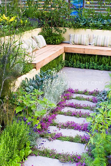 Edible Landscaping, Have Inspiration, Plants And Flowers, Garden Seating, Garden Cottage, Garden Bench, Edible Garden, Back Garden, Small Gardens