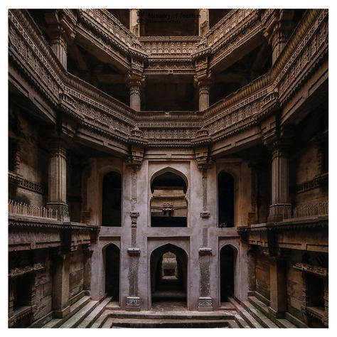 Can you imagine this 5-storeyed huge structure, carved with photogenic beauty was once filled with enormous water? Imagine standing here at Adalaj stepwell, in Gandhinagar, Gujarat with sunlight stealing a lovely glance at your face from it's open top! PC: @vastuchitra #DekhoApnaDesh Adalaj Stepwell, World Cities, Incredible India, Open Top, Looking Up, Louvre, The Incredibles, India, Building