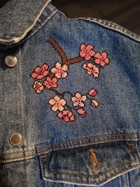 [FO] Added a nice touch to my denim jacket! : CrossStitch Cross Stitch On Clothes, Stitch Clothes, Pola Kristik, Beautiful Cross Stitch, Diy Cross, Hand Embroidery Projects, Pixel Pattern, Types Of Embroidery, Diy Cross Stitch