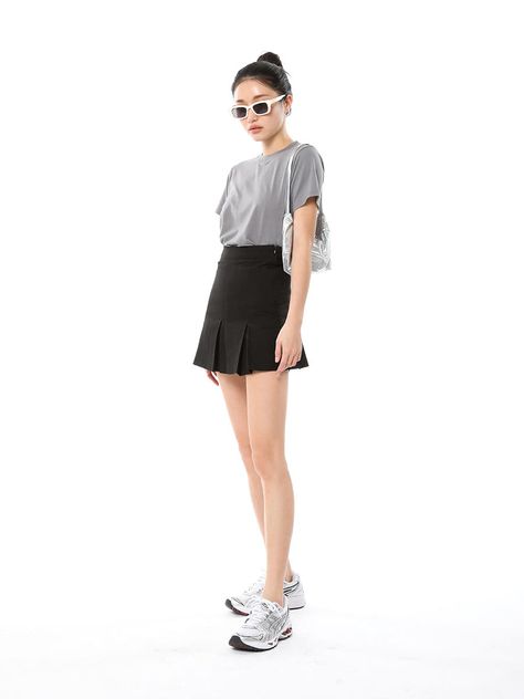 Outfits Black Mini Skirt, Black Skirt Outfit, Black Skirt Outfits, Gray Shirt, Skirt Outfit, Black Mini Skirt, Gray Skirt, Grey Shirt, Black Mini