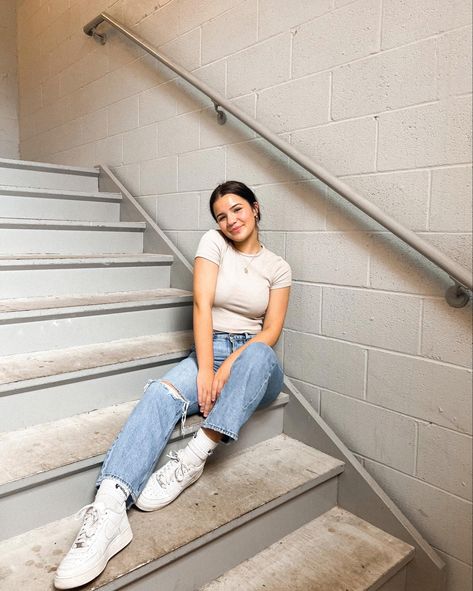 Sitting Stairs Pose, Insta Photo Ideas Stairs, Stair Photo Poses, Stair Sitting Poses, Sitting On The Stairs Pose, College Poses Photo Ideas, Stair Case Photoshoot Poses, Stairwell Pictures Instagram, Sitting On Steps Poses