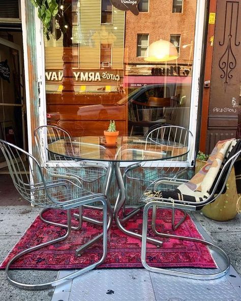 Wire Chairs Dining Room, Tubular Dining Chairs, Retro Metal Dining Chairs, Vintage Chrome Table And Chairs, Tiny Condo, Big Apartment, Chrome Dining Chairs, Mart Stam Cantilever Chair, Chrome Tubular Table Curved