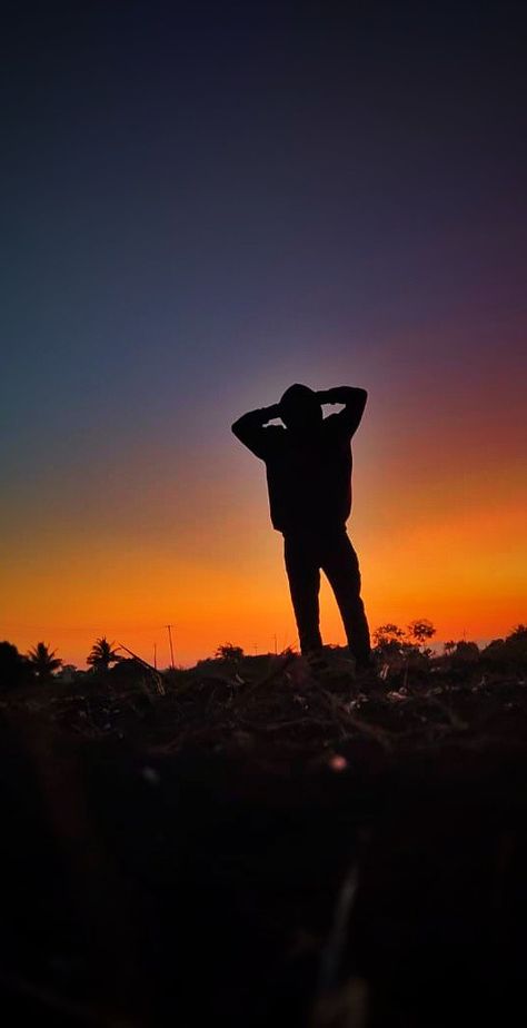 Aesthetic Sunset Sunset Poses Instagram Men, Sunset Man Photography, Sunset Aesthetic With People, Sunset Aesthetic Portrait, Sunset Photography People, Sunset Photoshoot Ideas, Boys Pic Stylish Dp, October Sky, Stylish Dp