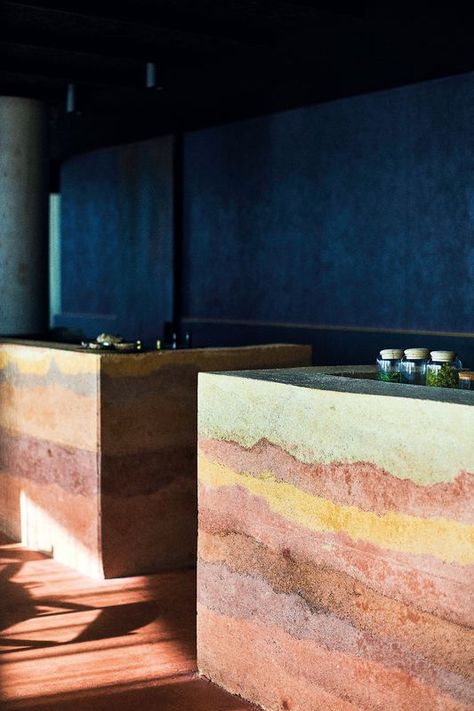 Rammed Earth Restaurant, Rammed Earth Kitchen, Rammed Earth Interior, Rammed Earth Homes, Brass Home Decor, Drink Design, Rammed Earth, Earth Design, Earth Homes