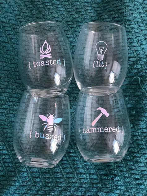 Funny Wine/Cocktail Glasses 🤣 Camping Wine Glasses, Wine Glass Sayings, Wine Glass Crafts, Painted Wine Glasses, Wine Glass Set, Diy Cricut, Diy Wine, Silhouette Cameo Projects, Cricut Creations