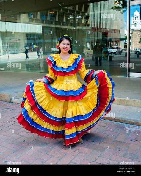 Place Branding, Colombian Fashion, Colombian Culture, Colombian Women, National Dress, Traditional Dress, Outfits Aesthetic, Traditional Dresses, Traditional Outfits