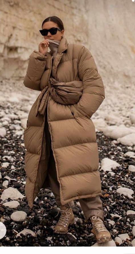 Fall Fashion Coats, Moda Paris, Long Puffer, Coat Outfits, 가을 패션, Winter Looks, Winter Wear, Jeans And Boots, Chic Style