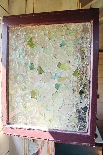 Sea glass privacy window. Use glass adhesive to cover the window and use clear floral-setting resin to fill in gaps. Sea Glass Window, Mosaic Stained, Beach Glass Art, Sea Glass Crafts, Broken Glass, Window Art, Sea Glass Art, Ideas Pictures, Mosaic Designs