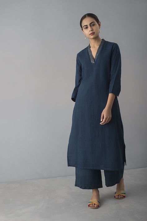 Dark Blue Kurti, Blue Kurti, Kurti Palazzo Set, Kurti Palazzo, Indian Designer Suits, Simple Kurta Designs, Simple Kurti Designs, Good Earth, Salwar Designs