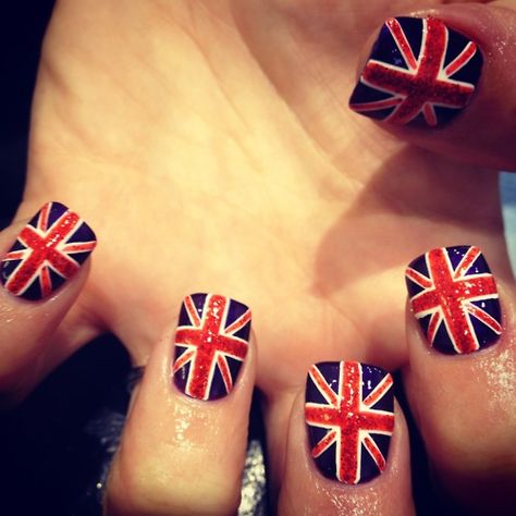 i never get tired of union jack nails! British Flag Nails, Union Jack Nails, One Direction Nails, Flag Nails, Uk Nails, Unghie Nail Art, Heart Nail Art, Trendy Nail Art Designs, Heart Nails