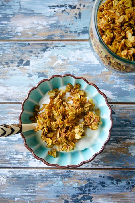 Golden Turmeric Granola - Kath Eats Real Food Turmeric Granola, Granola Bowl, Food Recipes Healthy, Turmeric Spice, Weekend Food, Easy Granola, Toasted Oats, Goat Cheese Recipes, Snack Prep