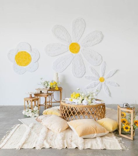 Daisy Decorations, Daisy Baby Shower, Preschool Fine Motor Activities, Daisy Party, Boho Party, Flower Party, Baby Party, Birthday Photoshoot