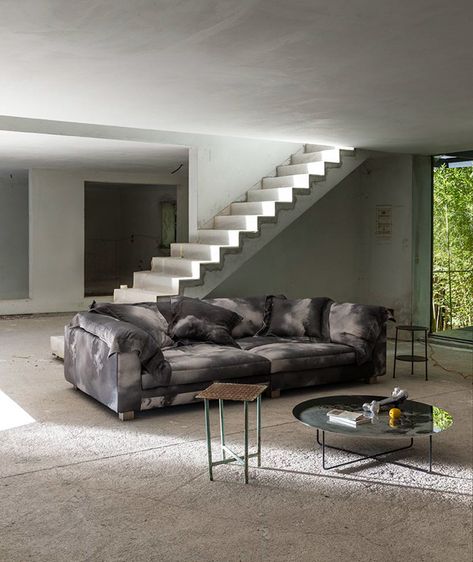 Moroso - Moroso | My Moon My Mirror Table Diesel Living, My Mirror, Duplex Design, Mirrored Coffee Tables, Howl At The Moon, The Night Sky, Glass Table, Online Design, Glass Mirror