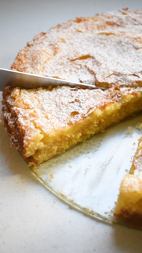 Crustless Lemon Tart, Lemon Tart Cake, Summer Lemon Cake, Fruit Tarts Recipe Dessert, Gooey Lemon Cake, Whole Lemon Cake, Lemon Custard Cake, Italian Lemon Cake, Big Tasty