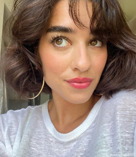 Everything You Need To Know About The Italian Bob - Bangstyle - House of Hair Inspiration Italian Bob, Lazy Day Hairstyles, Ouai Hair, Curled Bob, French Bob, Lazy Hairstyles, Low Maintenance Haircut, Professional Hair Dryer, Aubrey Plaza