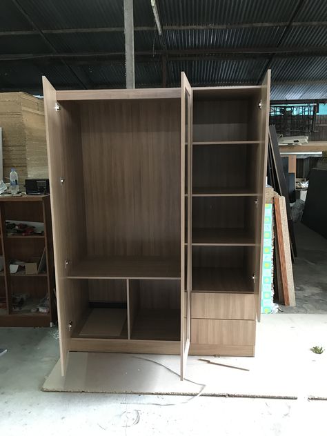 Mini Wardrobe Closet, Three Door Wardrobe Design, Sideboard Decor Dining Room, Walk In Closet Ikea, Closet Design Plans, Space Things, Furniture Sets Design, Clothing Rack Bedroom, Closet Ikea