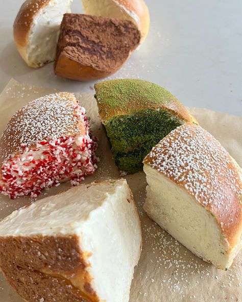 Japanese Sweet Cream Cheese Buns Recipe by Kat Lieu — modern asian baking Asian Baking Recipes, Japanese Baked Goods, Atla Party, Asian Candies, Cheese Buns Recipe, Cream Cheese Buns, Asian Pastries, Japanese Buns, Asian Bread