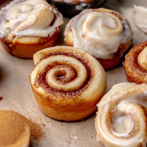 Mini Cinnamon Rolls Cinnamon Rolls In Muffin Tin, Mini Muffin Tin Recipes Desserts, Muffin Tin Recipes Dessert, Mini Cinnamon Roll Bites, Mini Cinnamon Rolls Easy, How To Make Mini Cinnamon Rolls, Homemade Mini Cinnamon Rolls Easy, Mini Apple Pies In Muffin Tin Cinnamon Roll, Cinnamon Sugar Mini Muffins