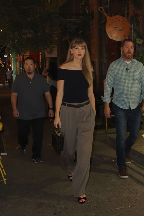 Taylor Swift Paparazzi, Taylor Swift Casual, Taylor Swift Street Style, Taylor Outfits, 2023 Photo, Taylor Swift Web, Fiesta Outfit, Paparazzi Photos, Taylor Swift Outfits