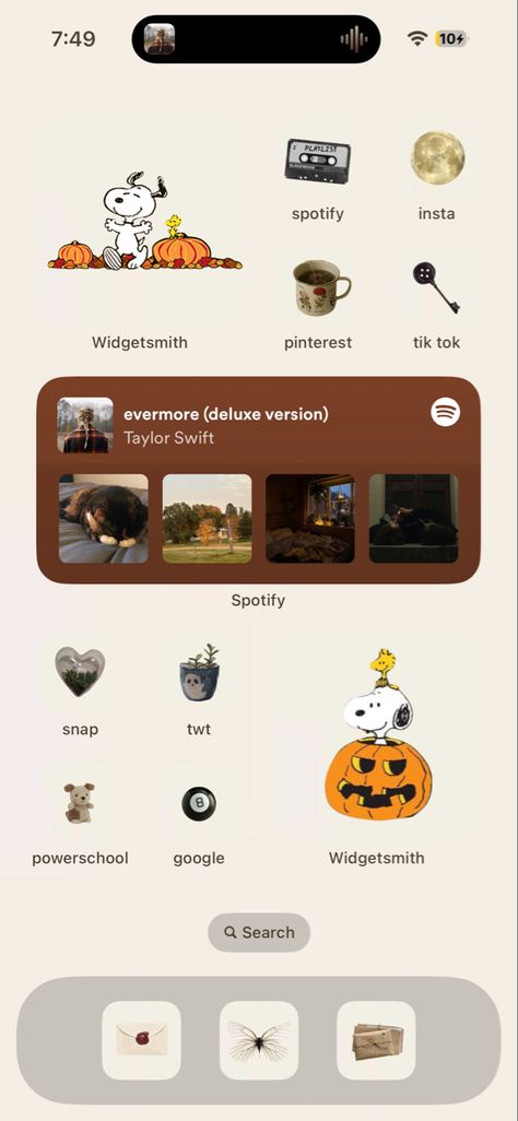 Homescreen Layout Fall Aesthetic, Widget Ideas Halloween, Phone Themes Halloween, Fall Phone Layout Ideas, Fall Phone Setup, Snoopy Iphone Layout, Fall Ios Wallpaper, Iphone Wallpaper Aesthetic Layout, Widget Inspo Iphone