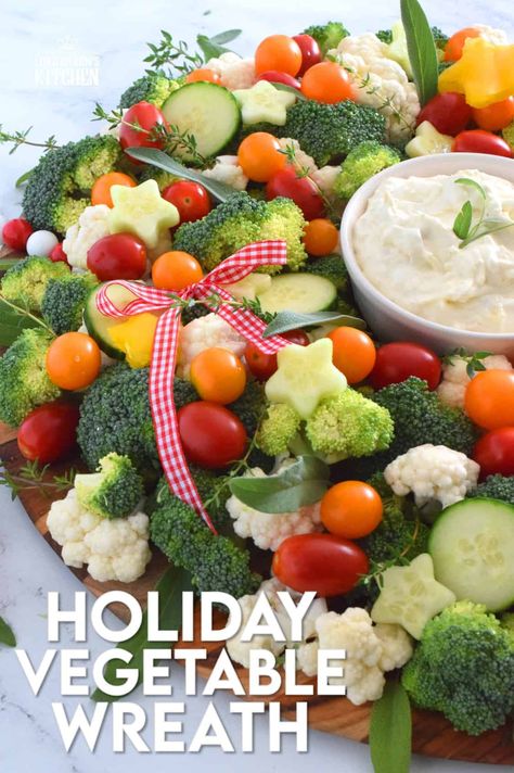 Christmas Veggies, Veggie Christmas Tree, Vegetable Wreath, Christmas Veggie, Christmas Platters, Christmas Veggie Tray, Vegetable Dip Recipe, Veggie Christmas, Cucumber Flower