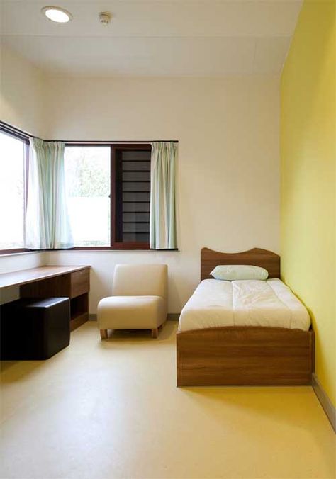 Small space to call their own. Having privacy and comfort in order to really support those in need Ward Room, Psychiatric Ward, Psychiatric Hospital, Quiet Room, Hospital Room, Mental Hospital, At The Hospital, Hospital Design, Healthcare Design