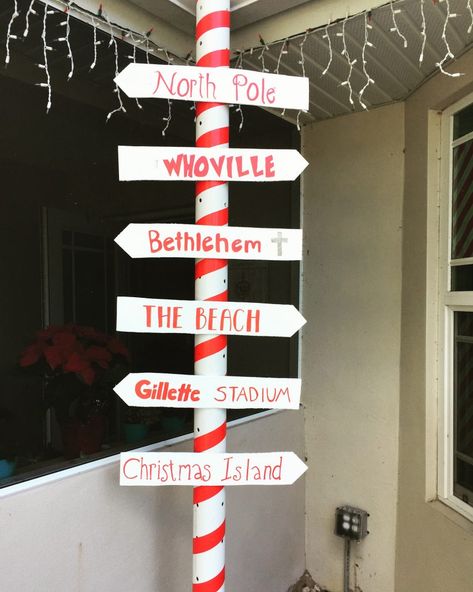 DIY Christmas Sign Post Diy Directional Sign Post Christmas, Christmas Sign Post, Diy Directional Sign Post, Christmas Lamp Post, Christmas Doors, Christmas Signs Diy, Laser Cut Christmas, Diy Santa, Christmas Lamp