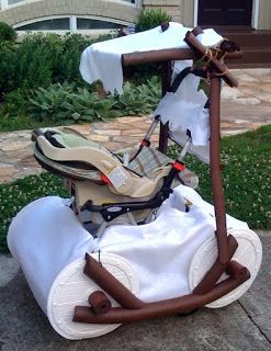 Stroller Flintstone Car! I wish I had time to make this! Flintstones Furniture, Baby Stroller Costume, Diy Baby Stroller, Flintstone Car, Stroller Halloween Costumes, Stroller Costume, Flintstones Birthday, Inexpensive Halloween Costumes, Costume Homemade