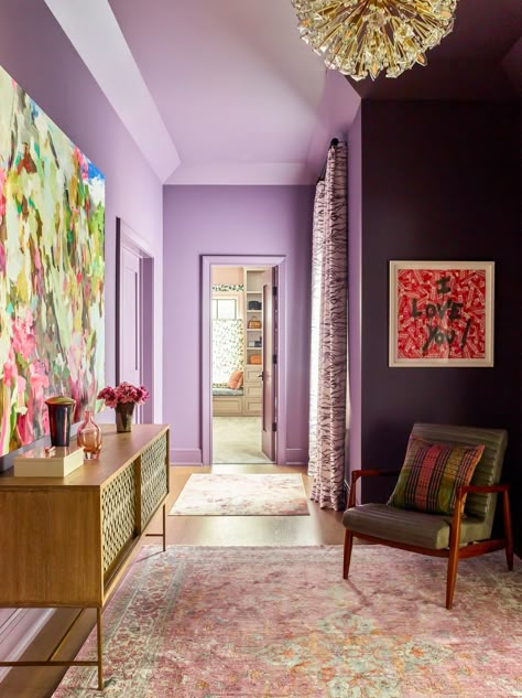 Purple Sitting Room, Deco Violet, Sitting Room Interior Design, Hallway Paint, Purple Living Room, Colorful Interior Design, Colorful Interior, Purple Rooms, Purple Interior