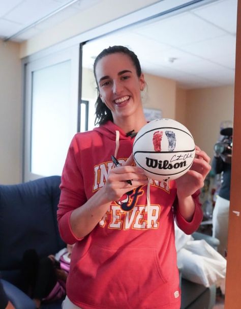 Basketball Girlfriend, Indiana Fever, Eating Food Funny, Basketball Baby, Basketball Cake, Iowa Hawkeye, Caitlin Clark, Ncaa Basketball, Iowa Hawkeyes