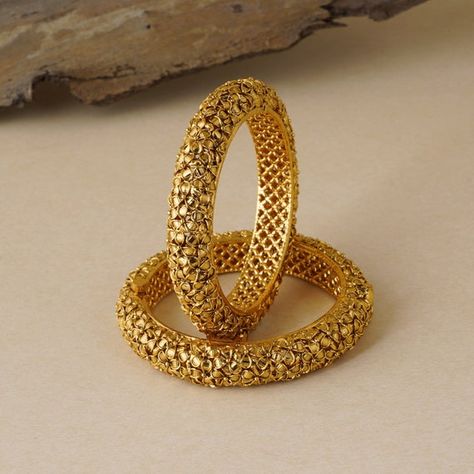 Gold Bangle set, Wedding Bangles, Pakistani Bangles, Indian Antique Bangles Pakistani Bangles, Wedding Bangles, Jewelry Closet, Gold Bangles Indian, Jewel Design, Bridal Art, Gold Bangle Set, Clothing Aesthetic, Bridal Outfit