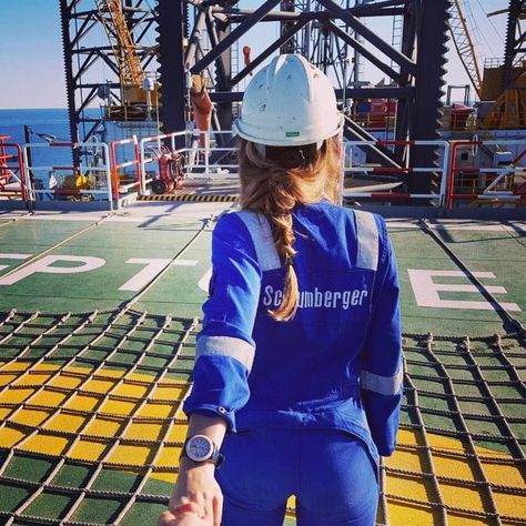 Chemical Engineering Aesthetic Female, Petroleum Engineering Women, Female Electrician Aesthetic, Schlumberger Oilfield, Engineering Women, Engineer Woman, Women Engineer, Welding Helmet Designs, Engineer Girl