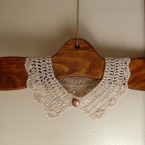 Free pattern for a #Crochet Collar from LazyTcrochet Soft Gifts, Col Crochet, Crochet Collar Pattern, Crochet Lace Collar, Rose Jewellery, Morning Rose, News Flash, Crochet Collar, Detachable Collar