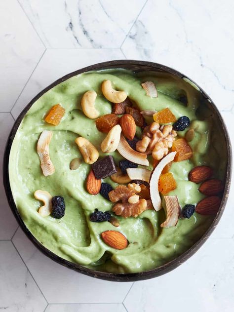 Matcha Smoothie Bowl, Food Processor Smoothie Bowl, Plant Based Smoothie Bowls, Banana Matcha Smoothie Bowl, Matcha Vegan, Protien Smoothies Recipes Matcha, Matcha Mixing Bowl, Superfood Bowl, Protein Smoothie Bowl