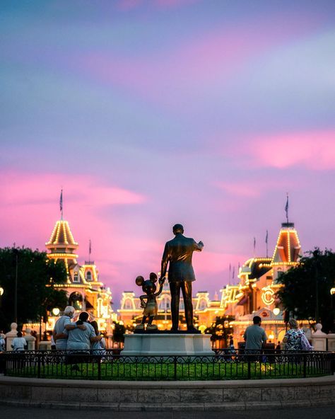 Disney Parks Aesthetic, Magic Kingdom Aesthetic, Disneyland Wallpaper, Disney Sunset, April Journal, Disney Dance, Disney World Aesthetic, Disney Prints, Dream Holidays