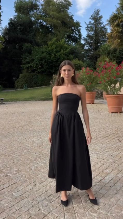 Dresses Summer 2024, Grad Guest Outfit, Italian Wedding Guest Dress, Italian Women Style, Strapless Summer Dress, Pretty Prom Dresses, Europe Fashion, Wedding Guest Outfit Summer, Grad Dresses