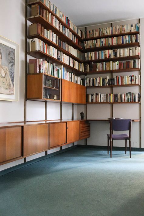 Villa Borsani, Modern Home Library, Osvaldo Borsani, Modern Library, Italy Photo, Design Del Prodotto, Mid Century Modern House, Interior Styles, Home Library