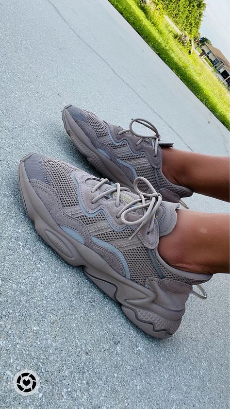 Adidas Ozweego Outfit Women, Ozweego Adidas Women, Adidas Ozweego Outfit, Ozweego Outfit Women, Adidas Oswego, Lifestyle Moodboard, Yeezy Shoes Women, Ozweego Adidas, Adidas Originals Ozweego