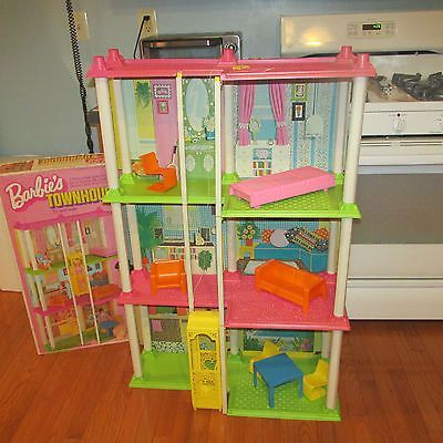 vintage barbie house 1973 townhouse.  had this upstairs, Jenny and I played with it all the time, loved the elevator Barbie Townhouse, Barbie Vintage, Vintage Memory, Barbie Dream House, Barbie Dream, Barbie House, Oldies But Goodies, Childhood Toys, Mattel Barbie