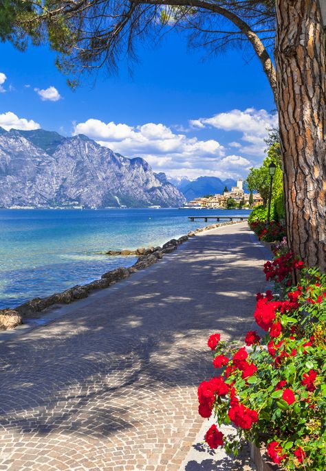 Garda Italy, Dream Landscape, Lake Garda, Italy Vacation, Alam Yang Indah, Beautiful Places To Travel, Wonderful Places, Vacation Spots, Italy Travel