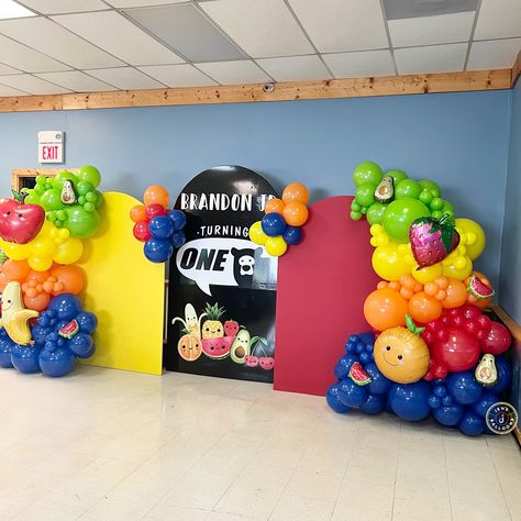 Hey Bear Sensory Birthday party . . #balloons #balloonsdecor #balloonsddcorations #balloonsart #balloonsartist #balloondesigner #columbiasc #southcarolina Hey Bear Sensory Birthday Party, Sensory Birthday Party, Sensory Balloons, Hey Bear, Birthday Party Balloons, Balloon Party, Turning One, Balloon Garland, Party Balloons