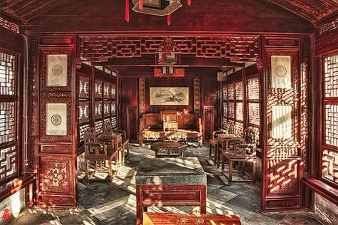 A Living Room in Yu Garden, Shanghai, China 豫园亦舫 Ancient Chinese Room, Chinese Interior Design Traditional, Chinese Homes, Traditional Chinese House, Chinese Interior Design, Chinese Style Interior, Chinese Room, Chinese House, Ancient Chinese Architecture