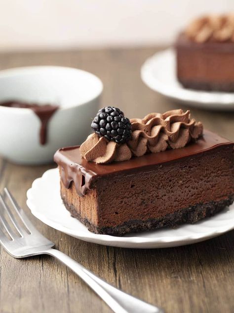 Simple Fancy Desserts, Gluten Free Chocolate Cheesecake Recipe, Gluten Free Chocolate Cheesecake, Small Batch Cheesecake, Celiac Desserts, Dark Chocolate Cheesecake Recipes, Ganache Cheesecake, Chocolate Ganache Cheesecake, Gluten Free Sponge Cake