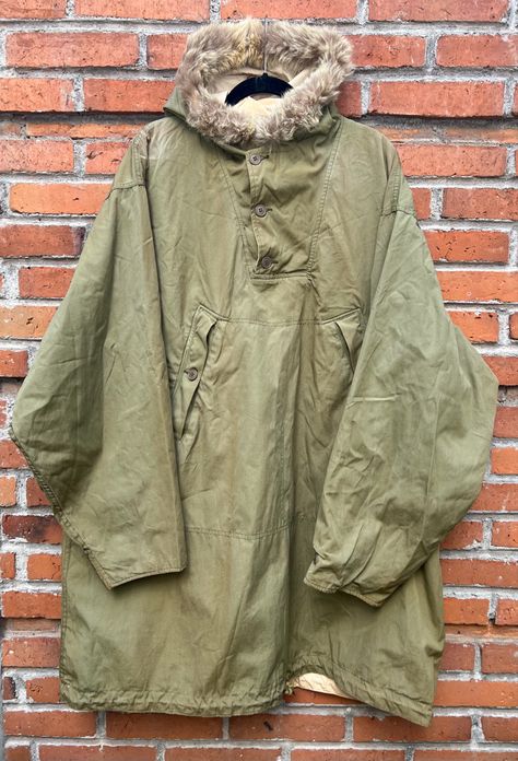 This is a WW2 parka found as part of a large lot of Military Jackets found here in Mexico City. Military Parka, Military Jackets, Camo Patterns, Parka Jacket, Shirt And Pants, Us Army, Mexico City, Military Jacket, Parka