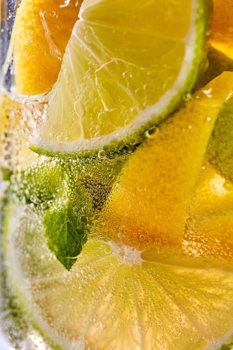 Lemon Fruit Photography, Citrus Aesthetic, Citrus Background, Lemon Photography, Lime And Lemon, Citrus Drinks, Citrus Slices, Lemons And Limes, Soul Food Dinner